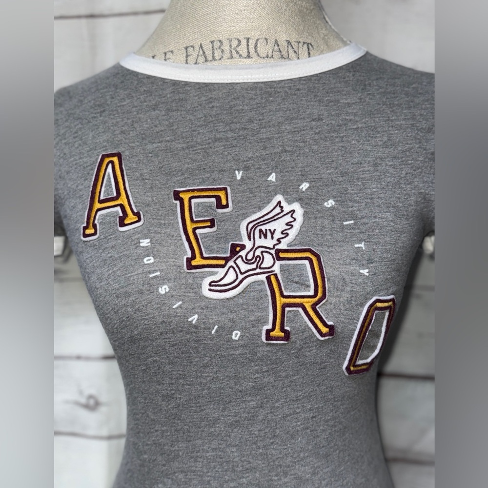 Aeropostale Gray Short Sleeve Tee with White Trim - Picture 2 of 3